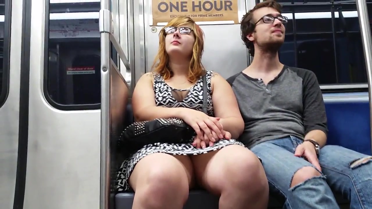 از صندلی روبروی دختر تپل در مترو