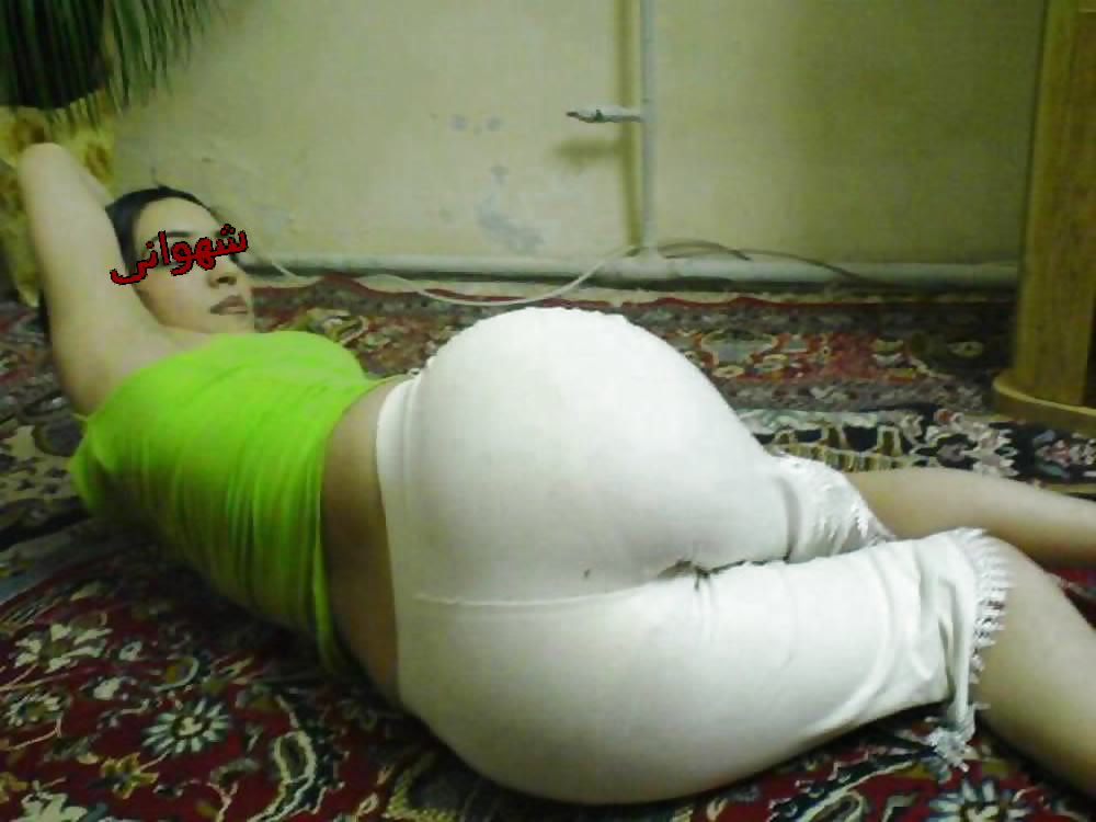 عرض اندام در شلوارک سفید(ایرانی)