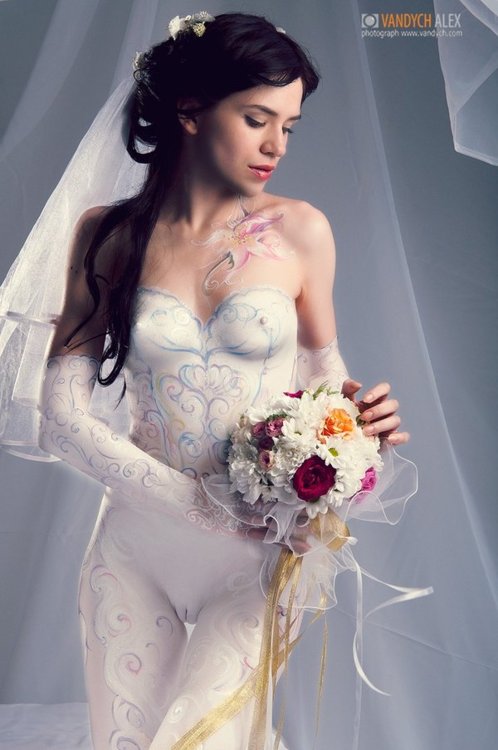 نقاشی لباس عروس روی تن